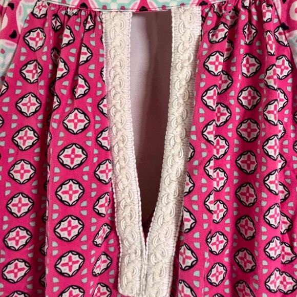 Crown & Ivy Pink Top 3/4 Sleeve Women's Size L V Neck Peekaboo Back Peasant Boho - Picture 3 of 8